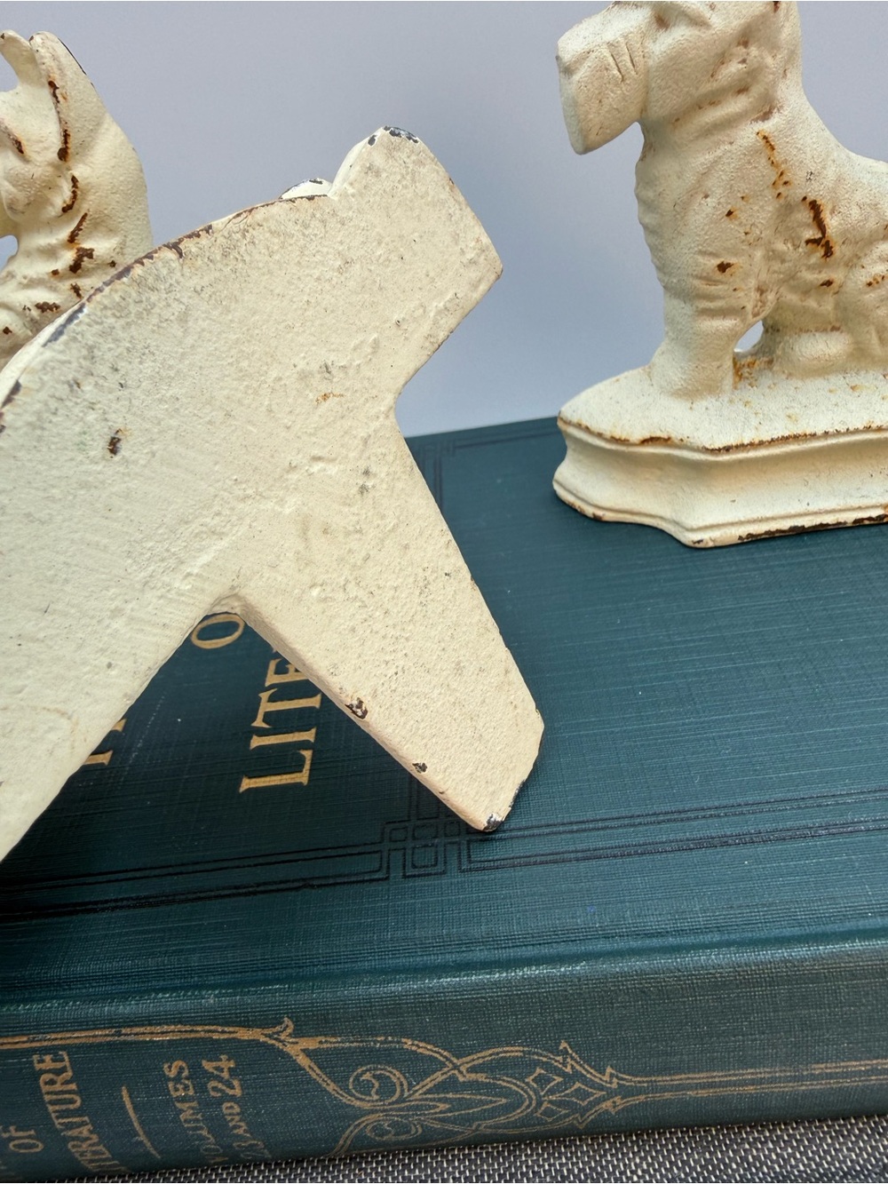 Set of 3 Vintage Cast Iron Scottie Dog Bookends - Cream - Picture 10 of 10